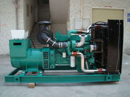 东阁镇1100kw康明斯柴油发电机组